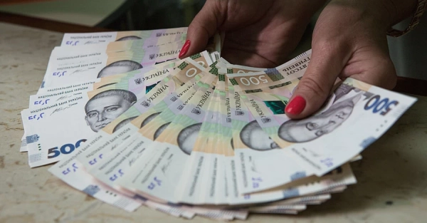 Гривня обвалилась до нового історичного мінімуму