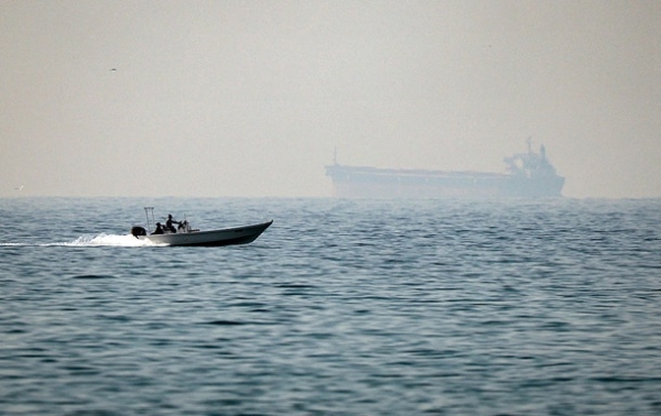 Танкер з Іраку прорвав блокаду Ормузької протоки